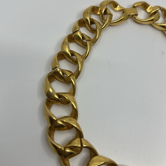 Heavy goldtone statement link necklace - Picture 8 of 10